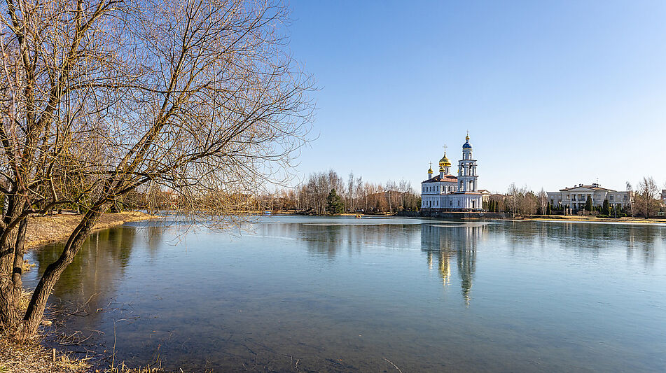 Дом с видом на озеро.