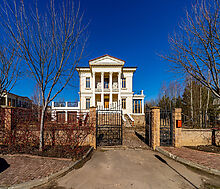 Дом с видом на озеро.