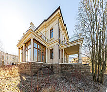 Дом с видом на озеро.