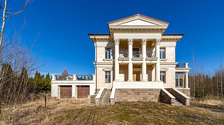 Дом с видом на озеро КП Монолит.