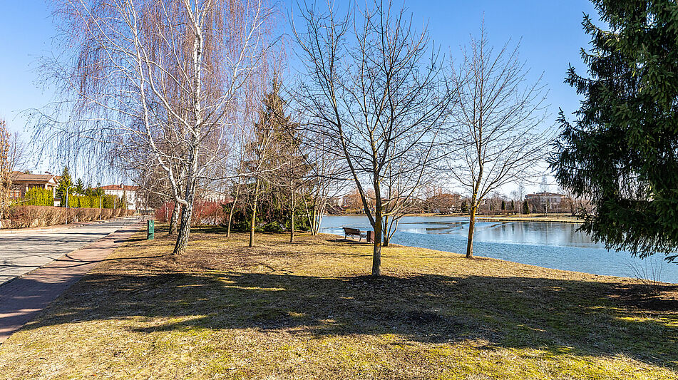 Дом с видом на озеро КП Монолит.