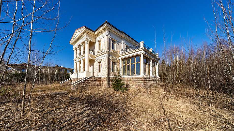 Дом с видом на озеро КП Монолит.