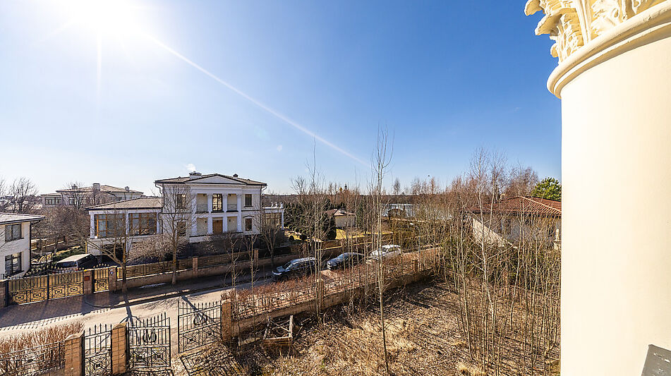 Дом с видом на озеро КП Монолит.