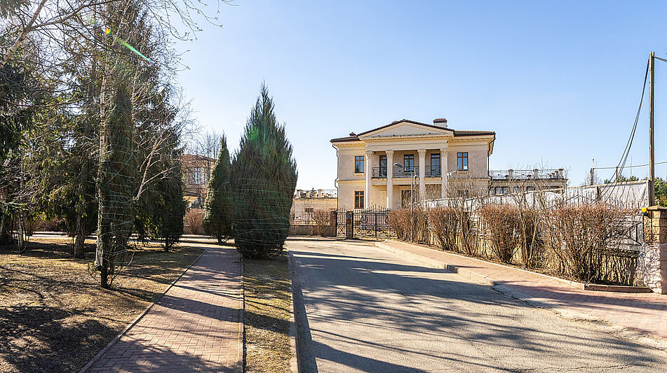 Дом с видом на озеро КП Монолит.