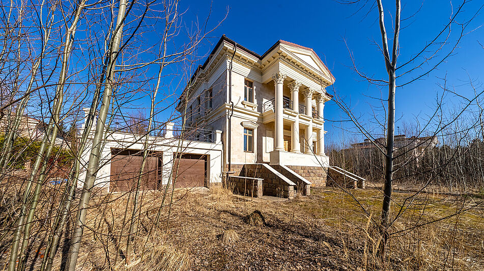 Дом с видом на озеро КП Монолит.