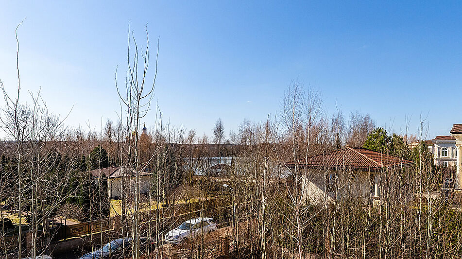 Дом с видом на озеро КП Монолит.