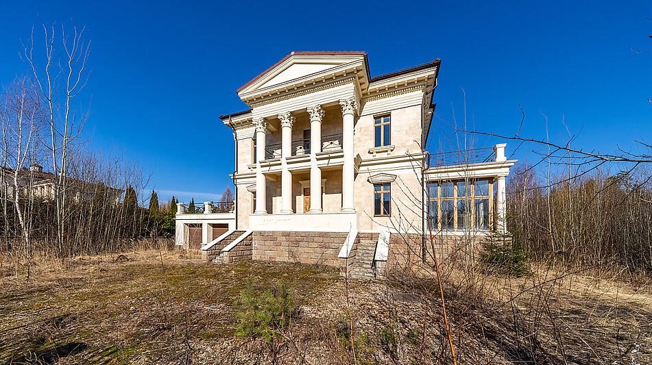 Дом с видом на озеро КП Монолит.