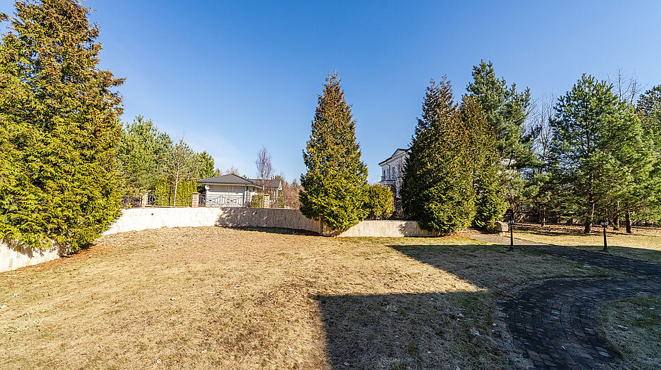 Дом в закрытом поселке.