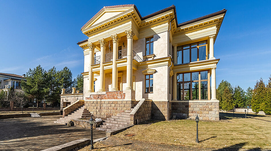 Дом в закрытом поселке.