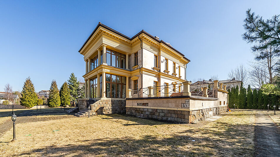 Дом в закрытом поселке.