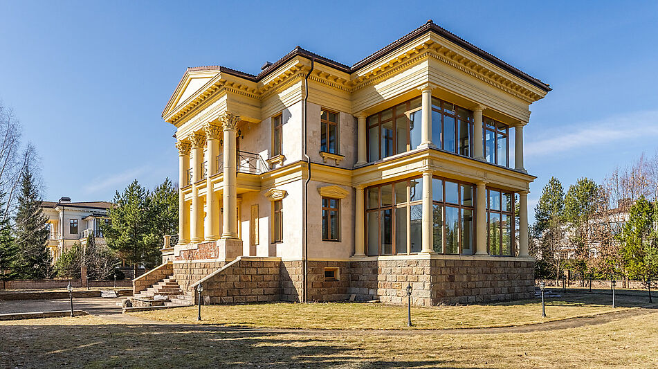 Дом в закрытом поселке.