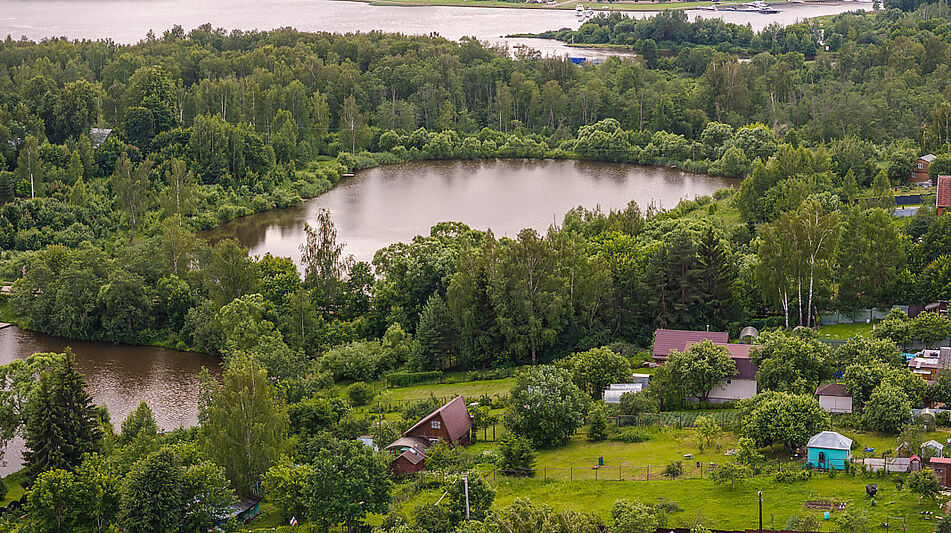 Участок у озера в Рождественно