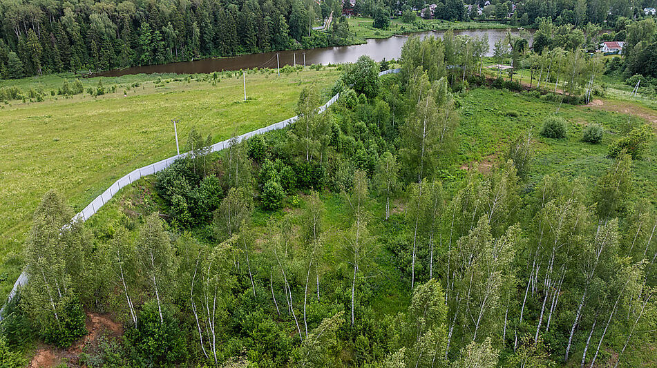 Участок у озера в Рождественно