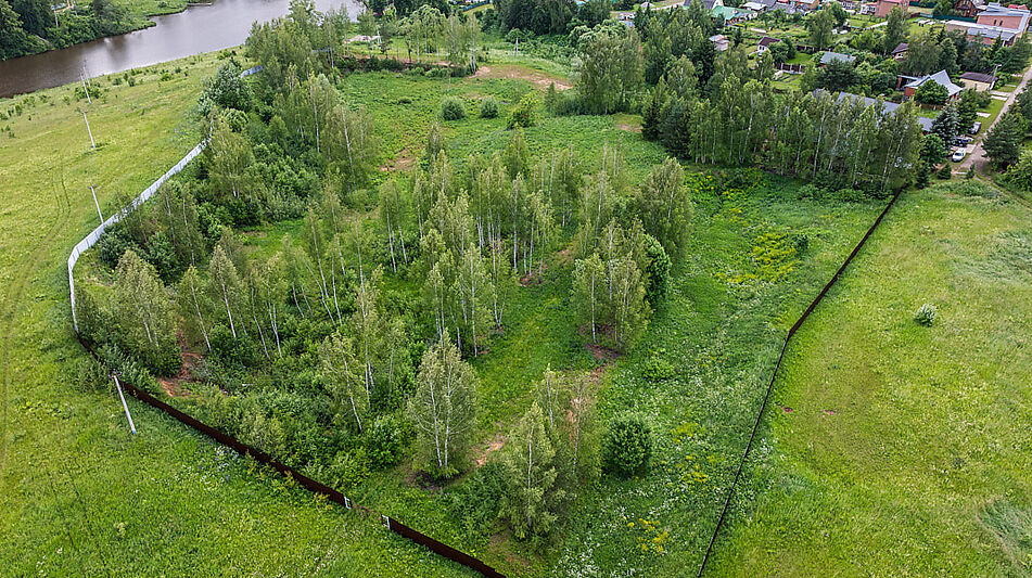 Участок у озера в Рождественно