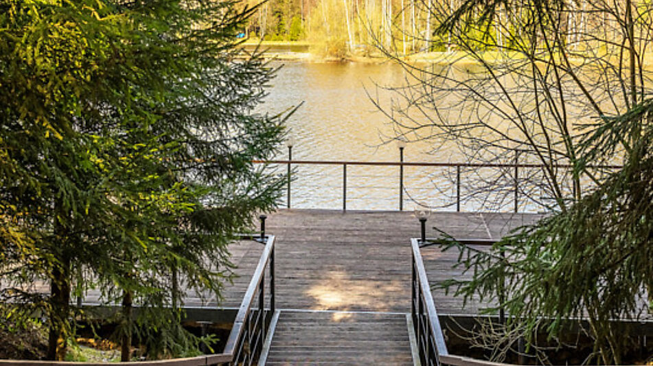 Дом из бруса у воды в КП Айвери