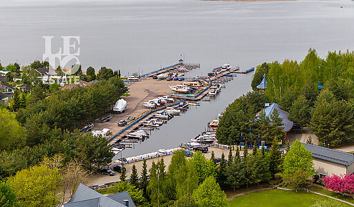 Деревянный дом в Московском море