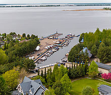 Деревянный дом в Московском море