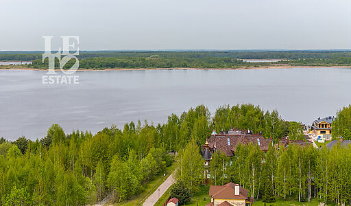 Деревянный дом в Московском море