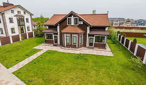 Деревянный дом в Московском море