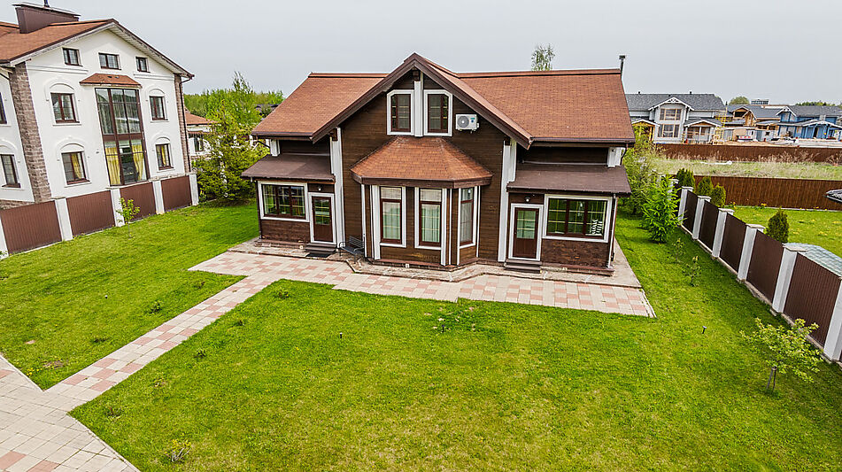 Деревянный дом в Московском море