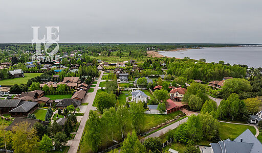 Деревянный дом в Московском море