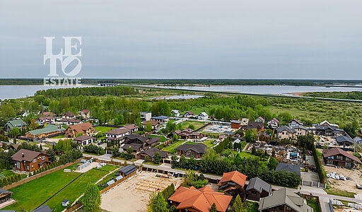 Деревянный дом в Московском море