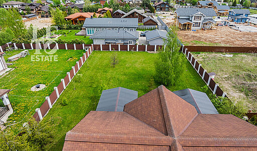 Деревянный дом в Московском море