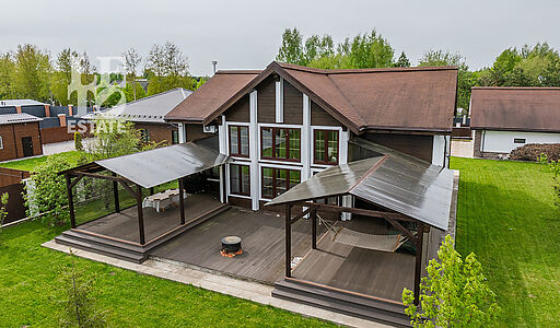 Деревянный дом в Московском море