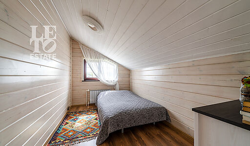 Деревянный дом в Московском море