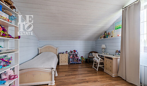 Деревянный дом в Московском море