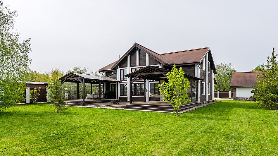 Деревянный дом в Московском море