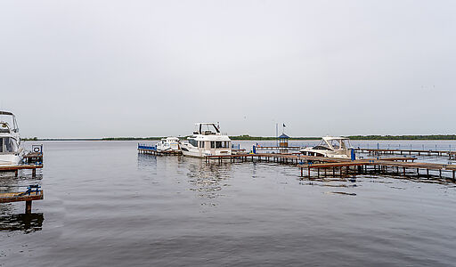 Деревянный дом в Московском море