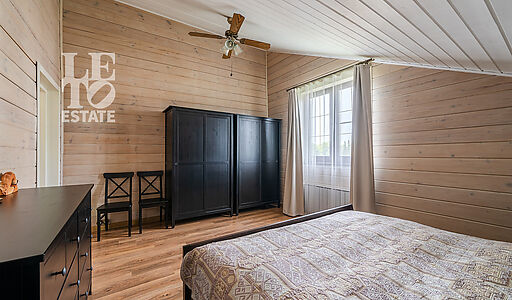 Деревянный дом в Московском море