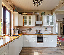 Деревянный дом в Московском море