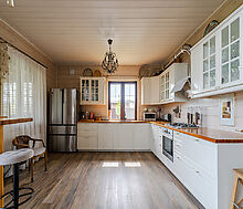 Деревянный дом в Московском море