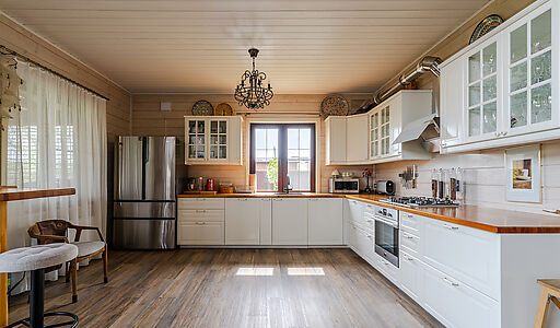 Деревянный дом в Московском море