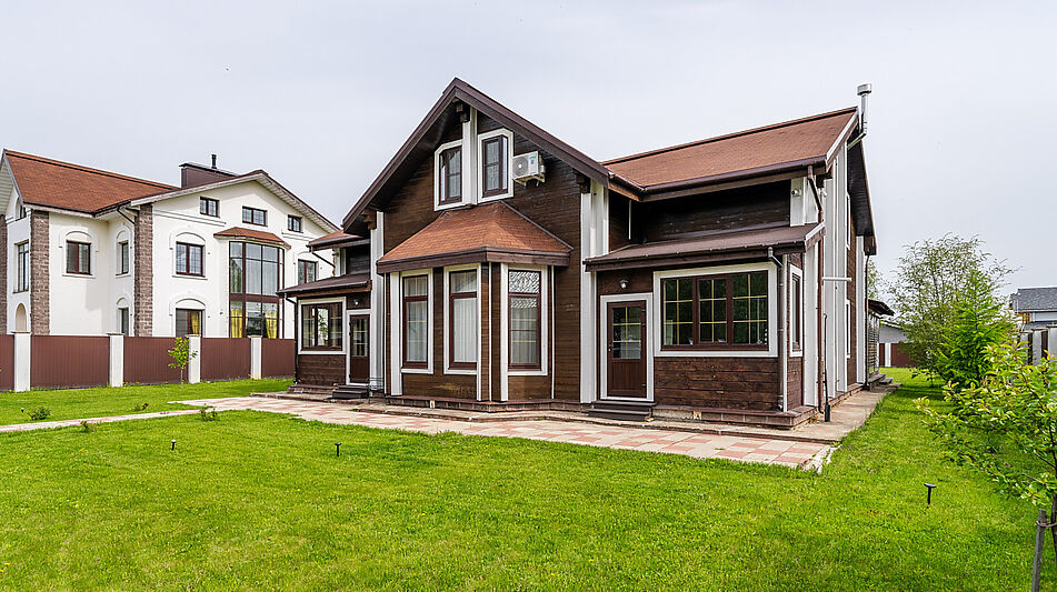 Деревянный дом в Московском море