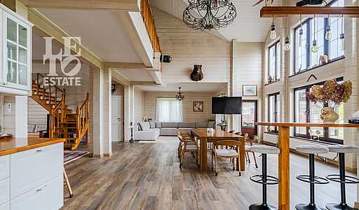 Деревянный дом в Московском море