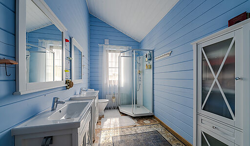 Деревянный дом в Московском море