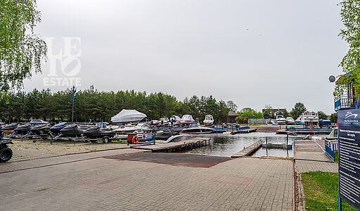 Деревянный дом в Московском море