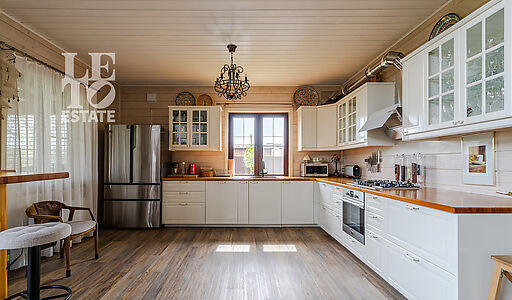 Деревянный дом в Московском море