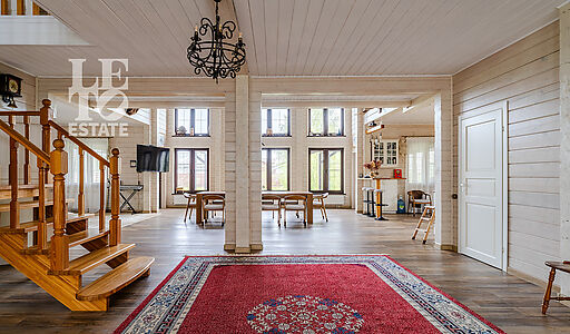 Деревянный дом в Московском море