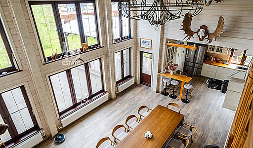 Деревянный дом в Московском море