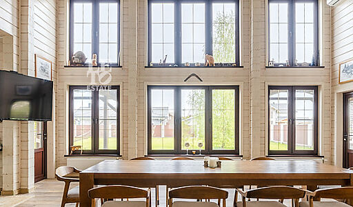 Деревянный дом в Московском море