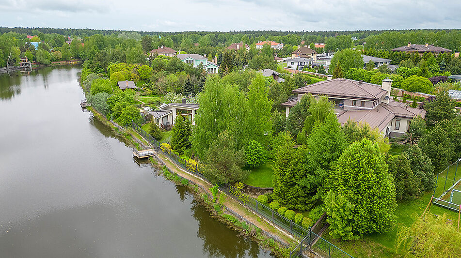 Дом у воды в КП Солнечная поляна