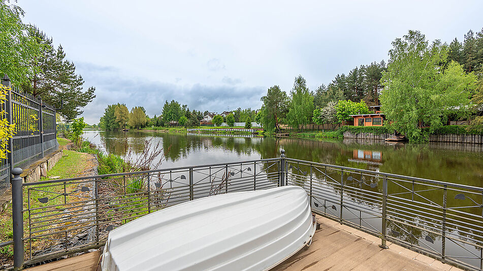 Дом у воды в КП Солнечная поляна