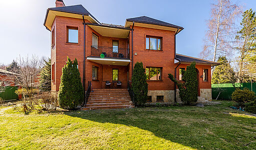 Дом с бассейном в КП Лазурь