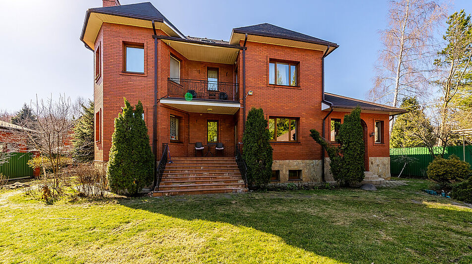 Дом с бассейном в КП Лазурь