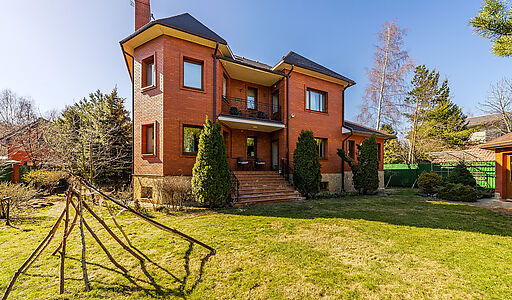 Дом с бассейном в КП Лазурь