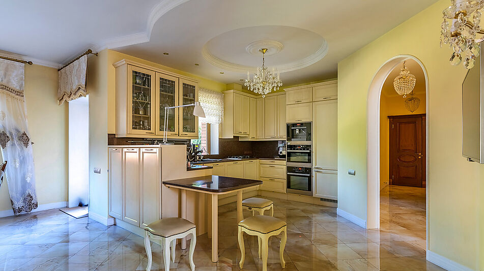 Дом с бассейном в КП Лазурь